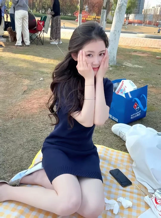 女人公园露营肉丝大长腿