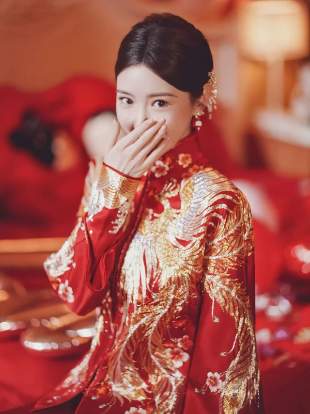毛晓彤中式婚礼秀禾嫁衣
